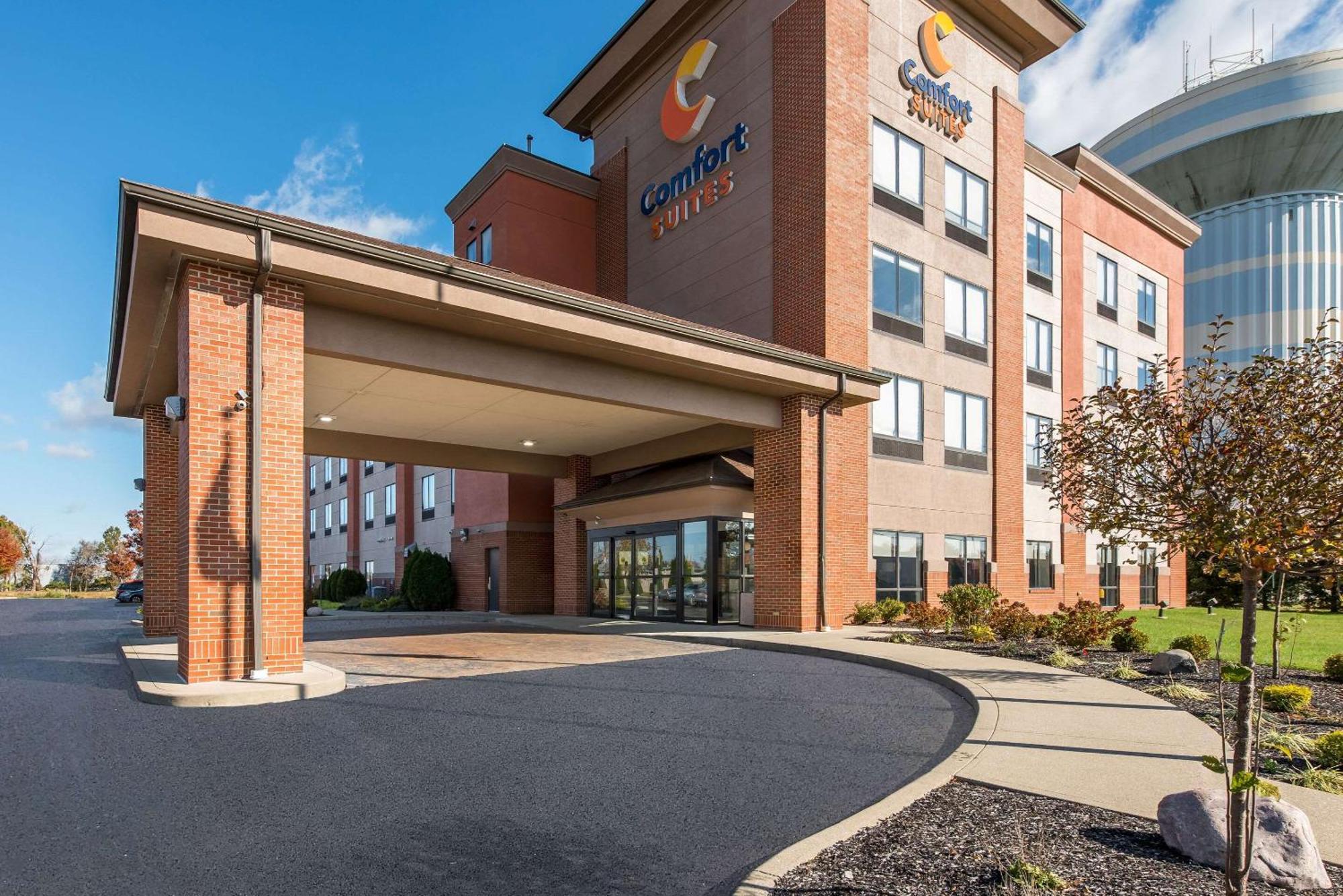 Comfort Suites Columbus East Broad Extérieur photo